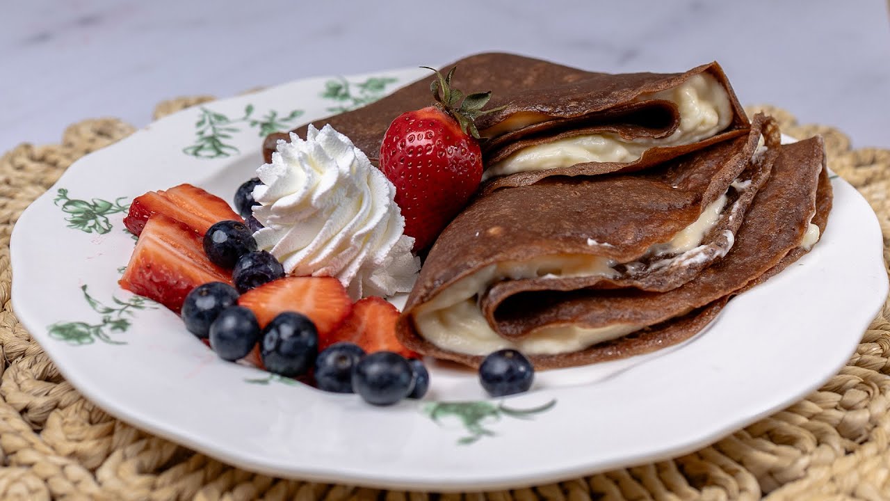 Luxusní snídaně: Čokoládové palačinky s tvarohovo-pudinkovým krémem #toprecepty #recept #foodie