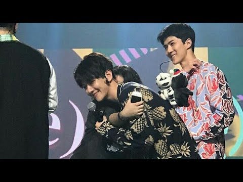 Lucky Fans Dipeluk Baekhyun EXO Di Music Bank Jakarta