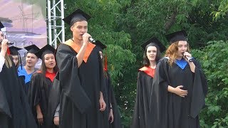 Хор студентов исполнил в День томича рок-балладу о Томске. ВИДЕО
