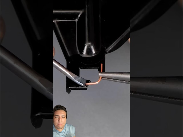 Cómo reparar una pata de plástico de un faro o foco roto #mecanica #autos #taller