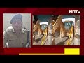 Delhi-Lucknow नेशन हाईवे पर JCB चालक से टोल मांगने पर मचाया आतंक - 01:30 min - News - Video