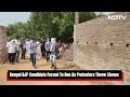 Lok Sabha Elections 2024 | Bengal BJP Candidate Forced To Run As Protesters Throw Stones  - 00:40 min - News - Video