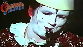 Alexis Grüss jr. Clown et saxophoniste sous le grand chapiteau du Cirque a l’ancienne!