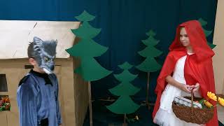 -PUK PUK! *Kto tam?-TO JA! CZERWONY KAPTUREK :)Europejski Dzień Języków już za nami, ale występ nasz