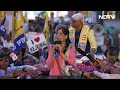 Delhi की जनता को अच्छी सुविधाएं देना CM Arvind Kejriwal की गलती? - Sunita Kejriwal  - 06:05 min - News - Video
