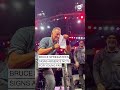 Bruce Springsteen signs absence note for young fan  - 00:44 min - News - Video