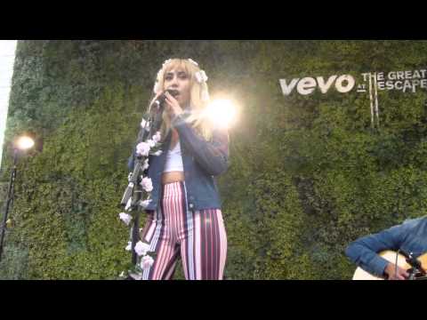 Kali Uchis - Loner (Acoustic) (HD) - Wagner Hall, Brighton - 15.05.15