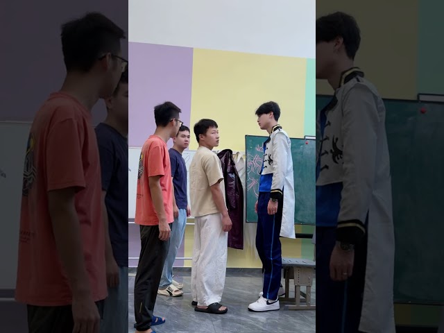 王子居然被这样打懵了