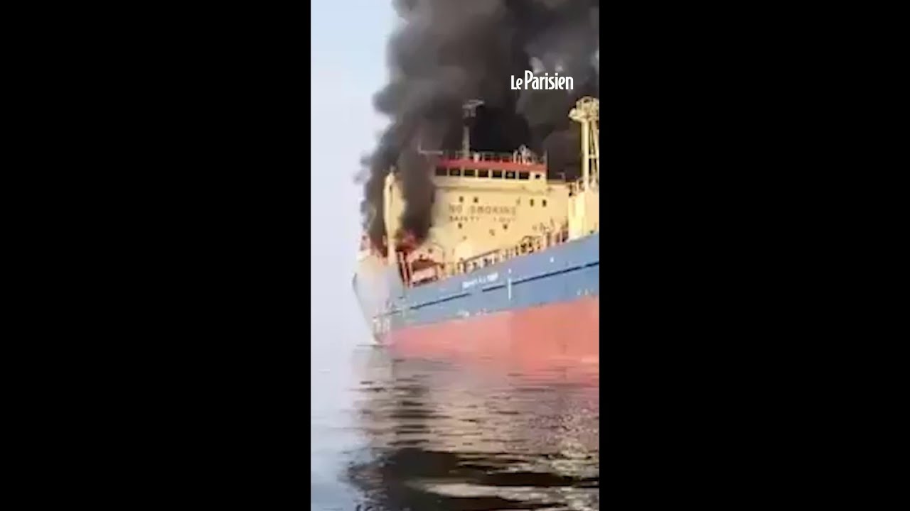 Guerre en Iran : un pétrolier en feu dans le détroit d'Ormuz