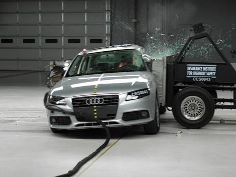 تست تصادف ویدئو Audi A4 B8 از سال 2007