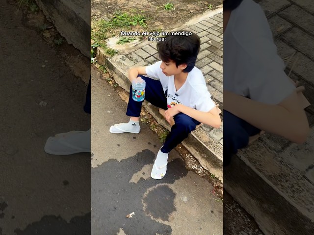 AJUDEI O MENDIGO NA RUA!     #shorts #humor