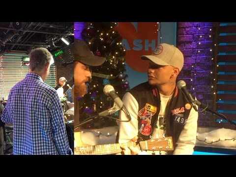 Kane Brown Surprised By Randy Travis While Singing “Three Wooden Crosses”