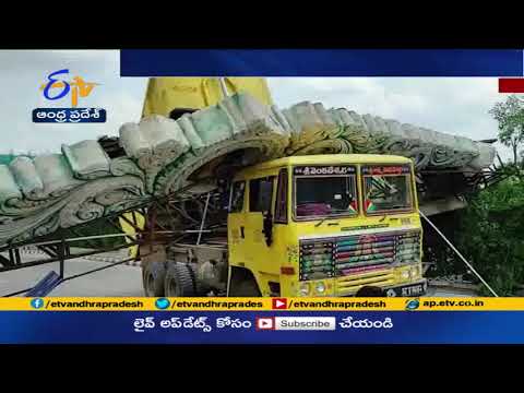 TTD Welcome Arch falls down as Lorry hits; leads to traffic jam TTD Welcome Arch falls down as Lorry hits; leads to traffic jam
