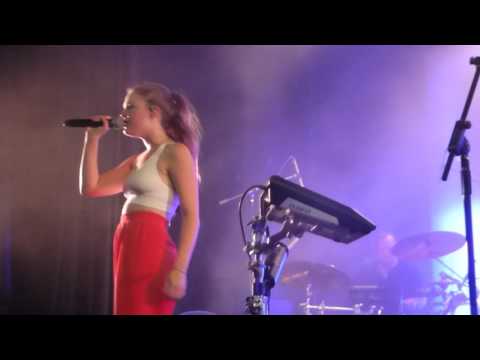 Maggie Rogers - Dog Years (HD) - Electric Brixton - 21.06.17