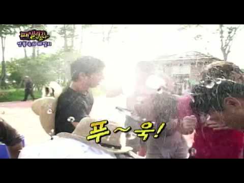 이효리에게 물뿜는 신혜성ㅋㅋㅋ