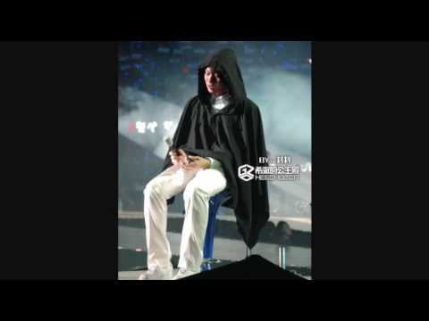 The true reason Heechul cried at the concert in Beijing