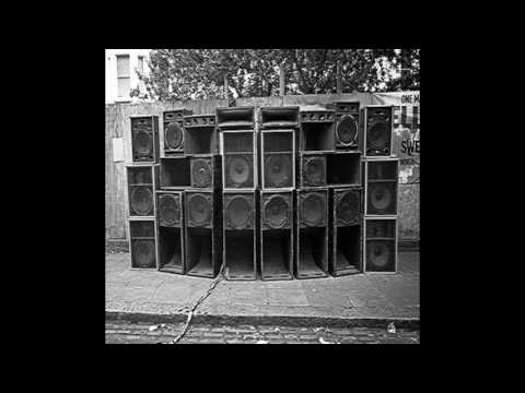 DJ COOLEY MACK -  DJ MACKBOOGALOO- Footworking in the Dancehall [CHICAGO] 