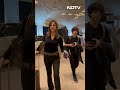 Sussanne Khan और उनके बेटों को हवाई अड्डे पर किया गया क्लिक  - 00:48 min - News - Video