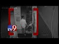 Caught on Camera- Youth attack &amp; rob sleeping man at Dhone in Kurnool