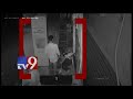 Caught on Camera- Youth attack & rob sleeping man at Dhone in Kurnool