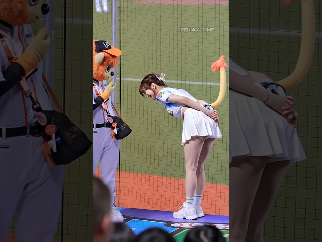 사자 마스코트의 꼬리도 표적이다 LOL! 李珠珢 치어리더 イ・ジュウン Lee Ju-Eun Cheerleader #leejueun #이주은 #李珠珢