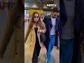 Varun Dhawan और Natasha Dalal का Airport Look - 00:48 min - News - Video