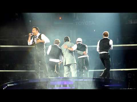 Kevin surprises crowd at Staples Center- NKOTBSB