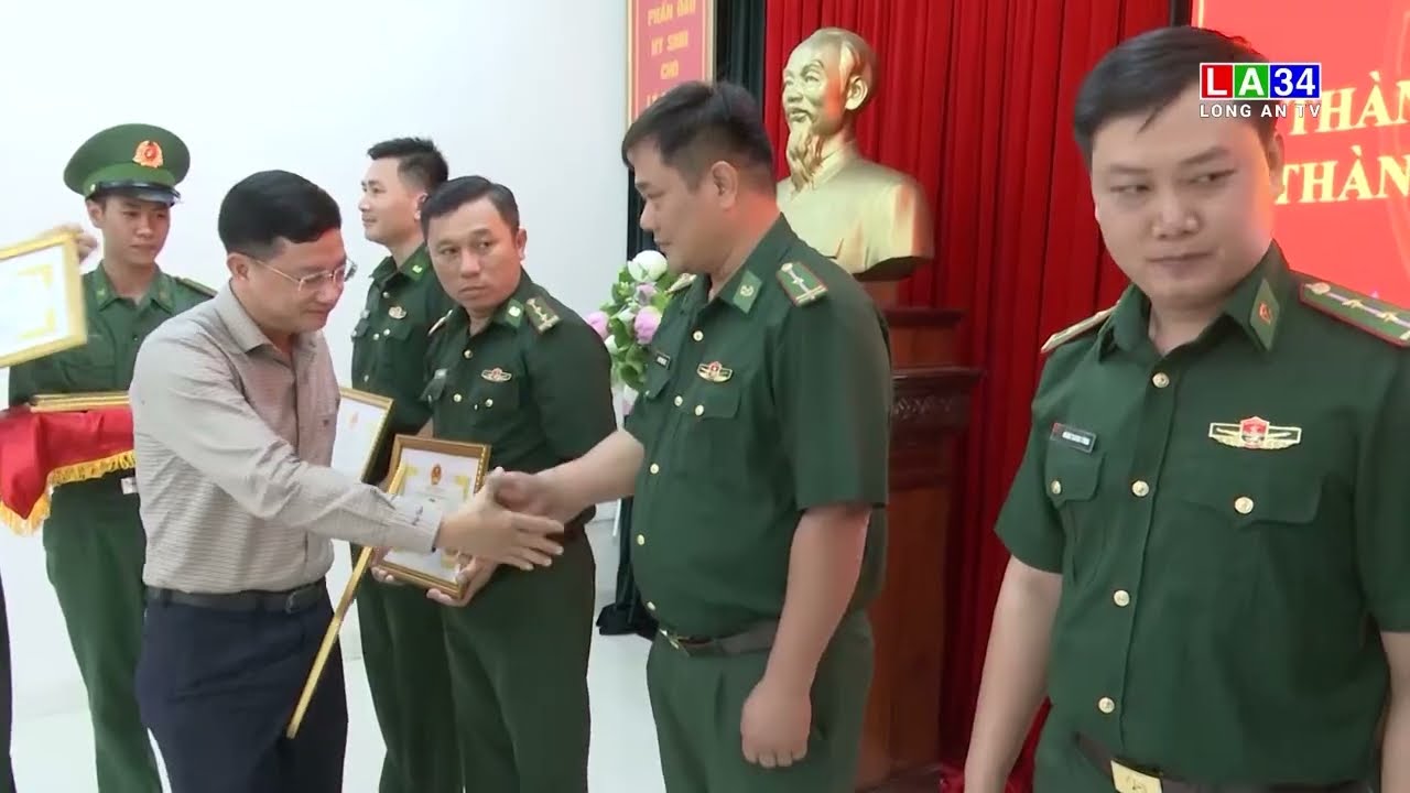 Khen thưởng thành tích trong đấu tranh chuyên án LA1124p