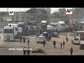 Llega ayuda a Gaza mientras Israel intensifica la ofensiva en Gaza  - 02:06 min - News - Video