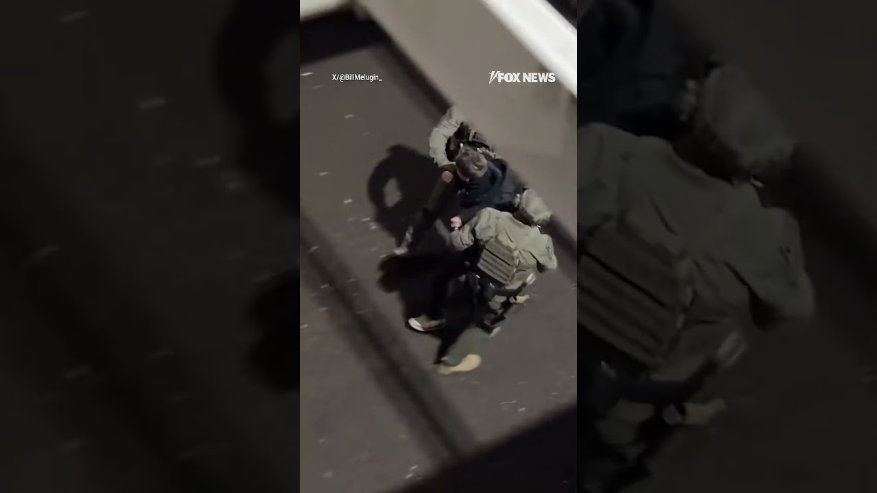 Federal agents took down and arrested a man at the Portland ICE facility: Report #shorts #us #ice