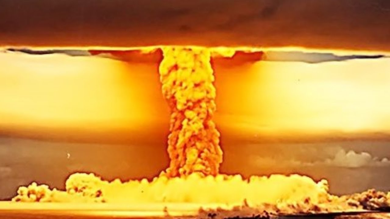 Самые мощные ядерные взрывы в истории. Ядерный взрыв царь бомба. Царь-бомба ядерное оружие взрыв. Кадры взрыва «царь-бомбы». Взрыв царь бомбы в 1961.