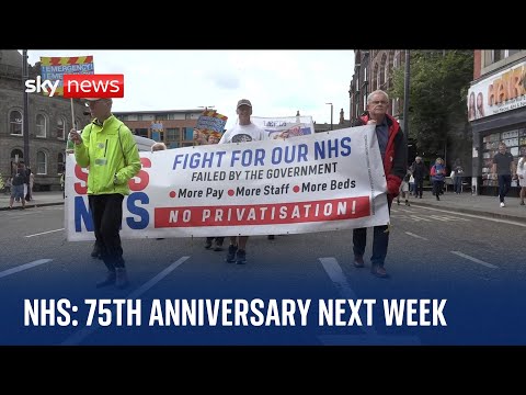 NHS: Hundreds of people joins health workers' support rally in Leeds for better funding