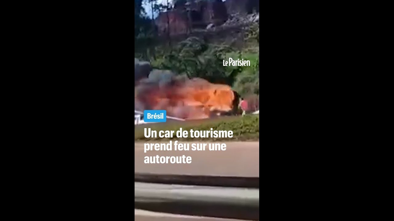 Un car de tourisme prend feu sur une autoroute