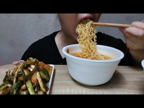 [mukbang] 김치사발면 2개먹고 국물에 밥 말아 먹는 먹방입니다.