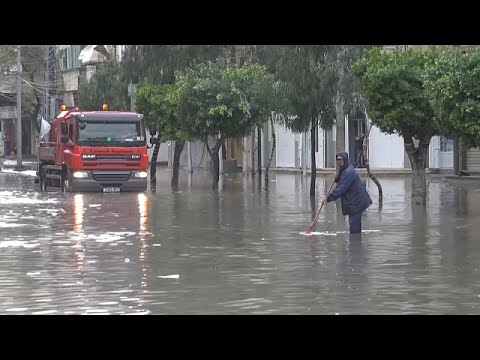 Ruas e casas inundadas em Gaza