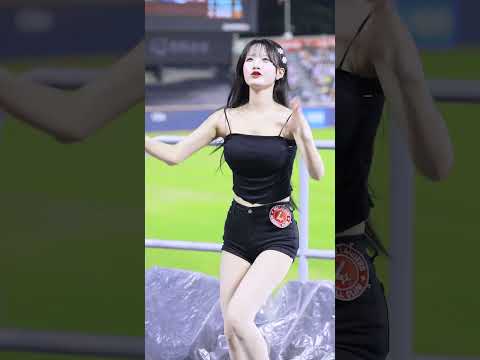 ssg랜더스 정설아치어리더 임근우선수 <strong>등장</strong> 응원 직캠 #<strong>shorts</strong> #정설아 #치어리더 #응원 #공연 #직캠 #영상 #ssg랜더스