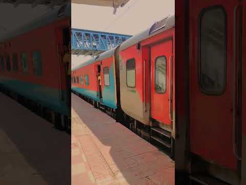 santragachi to Yeshwantpur AC Weekly superfast express//WAP9// 02863 #yshorts #guntur#indianrailways