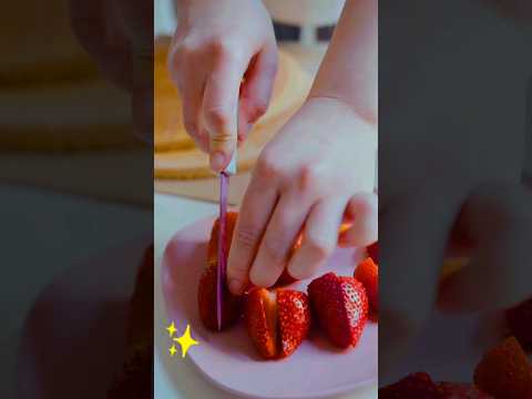 Do you like to cut strawberry 🍓🍓🍓? #shorts #youtubeshorts #viral #strawberry #creativedesignbyssd