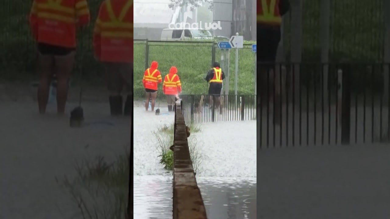 Hong Kong fica inundada após fortes chuvas temporal deixa carros submersos veja vídeos
