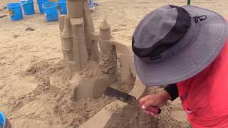 איך בונים ארמונות בחוף הים עם חול רטוב