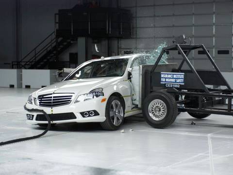 Teste de Crash Video Mercedes Benz e-Class W212 desde 2009