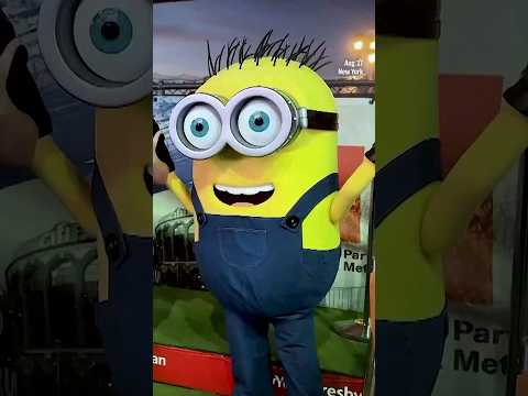 Minions make a surprise visit to the NY Mets