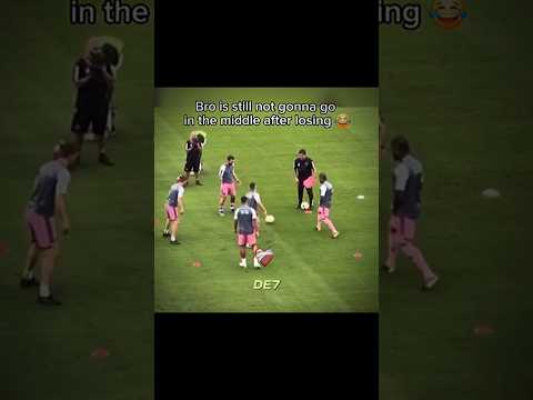 Bro won't go in the middle 😂 #football #trending #viralvideo