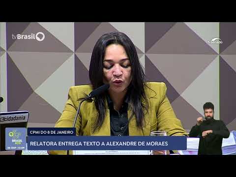 Senadora entrega relatório da CPMI do 8 de janeiro para Alexandre de Moraes