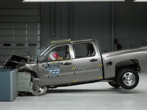 Test awaryjny wideo Chevrolet Silverado 1500 2006 - 2010