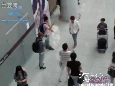 Leeteuk dancing bonamana in public