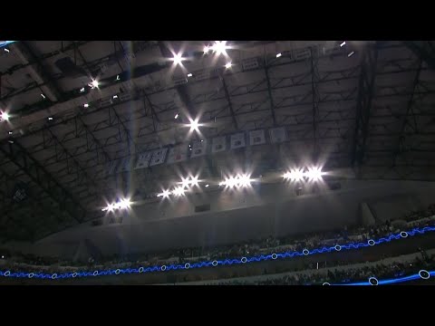 Warriors vs. Mavericks Game 4 was delayed due to a leaky roof ️ video clip