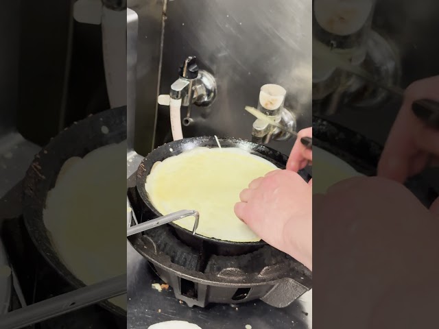 🧁田村町木村屋🍰

明治二十三年(1890年)創業の田村町木村屋。バナナケーキやバターケーキは一度は食べていただきたい人気商品😋お手土産にはマドレーヌが絶品です✨

🕰️営業時間🕰️(本店)
9:00〜19:30(19:00L.O.)
土日祝日定休日)

🚃アクセス🚃
新橋駅より徒歩3分
内幸町駅より徒歩1分

#芝百年会
#港区グルメ
#東京スイーツ
#田村町木村屋
