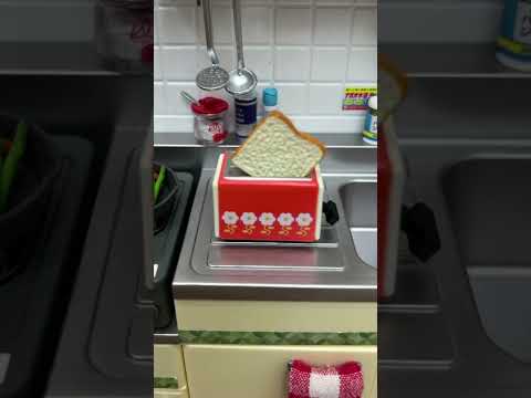 ベーコンエッグとコーヒーとトースト逃走中