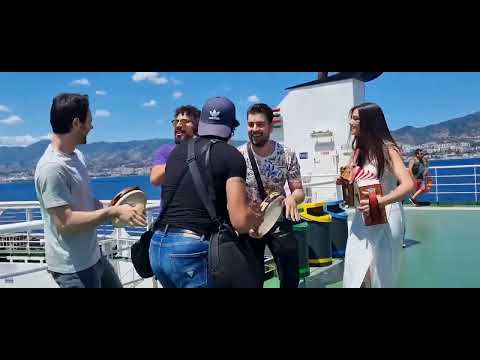 FORTUNATO & VALENTINA - TARANTELLA CALABRESE SUL TRAGHETTO VILLA SAN GIOVANNI - MESSINA!